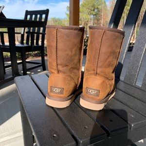UGG Classic Short Brown Leather Boot - Size: 6